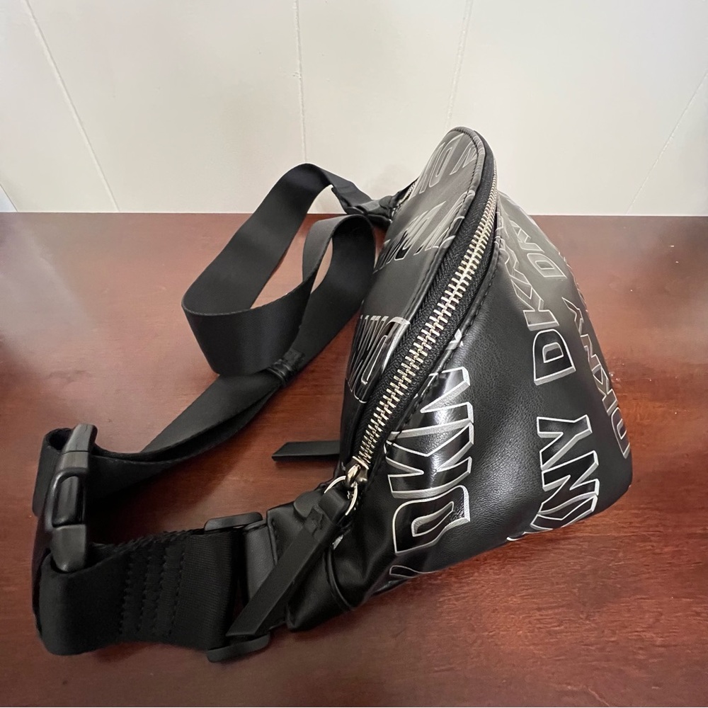 DKNY Tilly Sling Bag Logo Belt Bag Black white NWOT - Picture 6 of 12